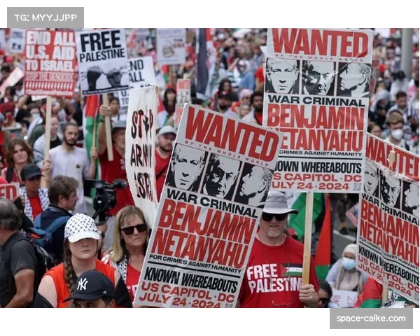 西班牙国家德比因场外抗议活动短暂中断,警方已控制局面 西班牙国家德比因场外抗议活动短暂中断,警方已控制局面